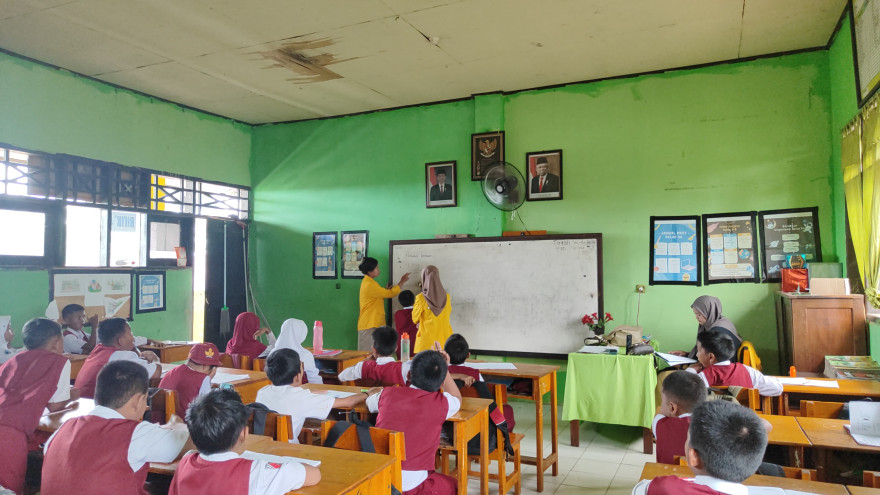 Mahasiswa KKN-T Memprogramkan Kegiatan Pembelajaran Untuk Meningkatkan Literasi dan Numerasi di SDN 104 Jalajja